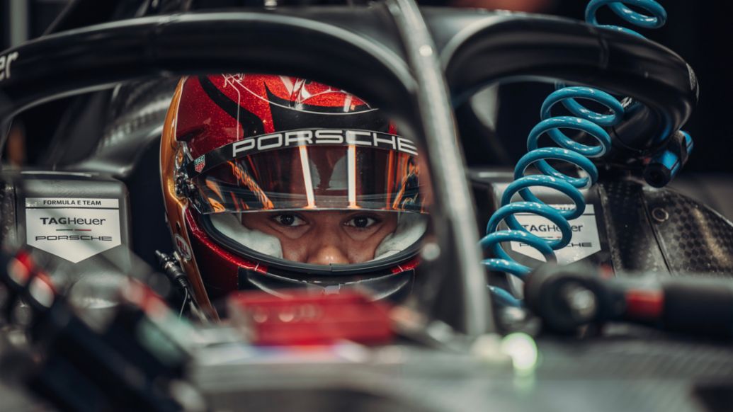 Pascal Wehrlein, piloto oficial, Porsche 99X Electric Gen3, Circuito de Mallorca, España, 2022, Porsche AG