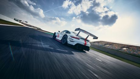Redesigned 911 RSR expected to defend world championship