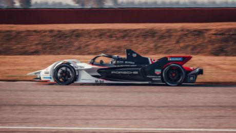 Test de pretemporada en Valencia para el equipo TAG Heuer Porsche de Fórmula E 