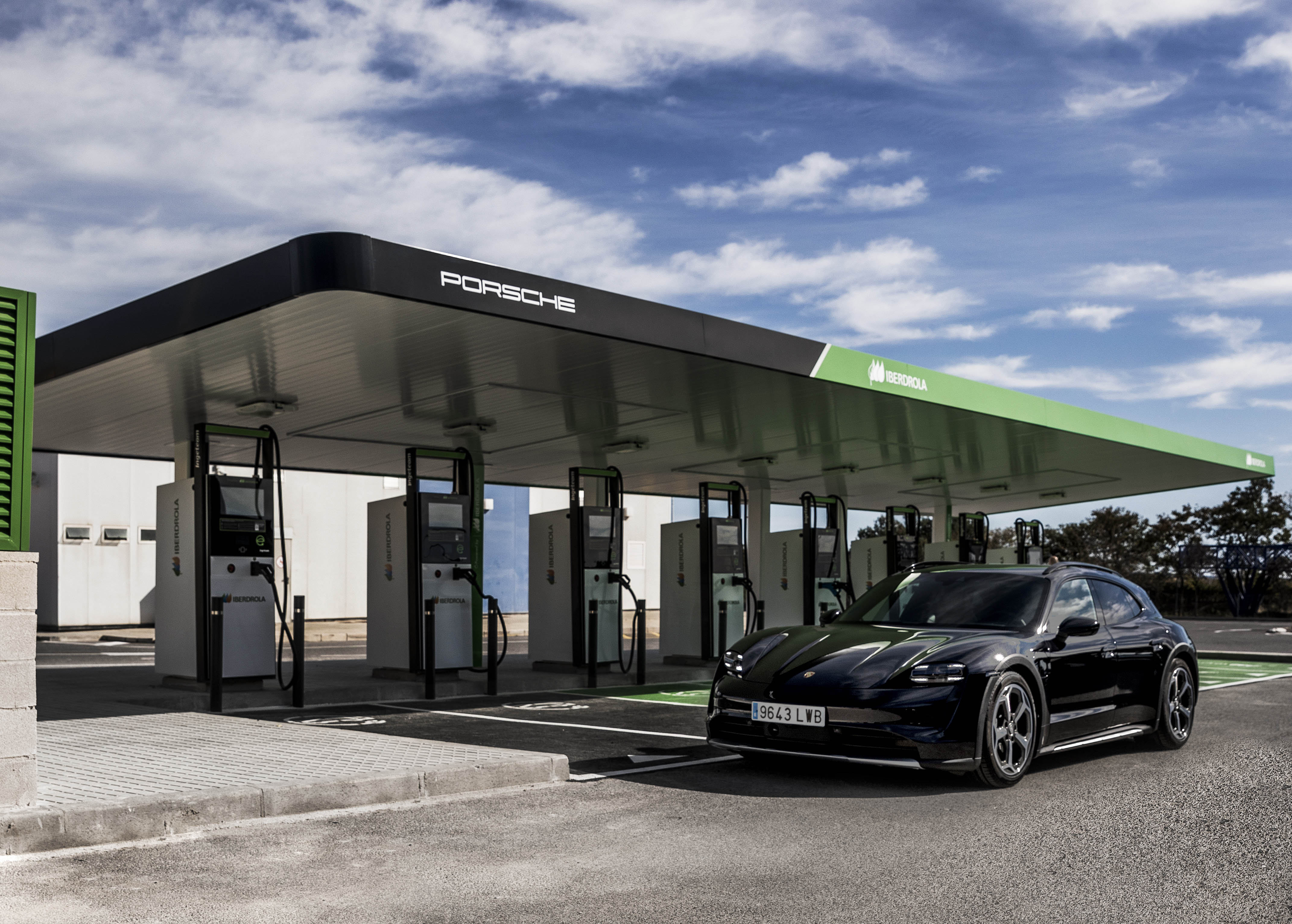 Porsche e Iberdrola, inauguración de estación de carga ultrarrápida, Comunidad Valenciana, 2022, Porsche Ibérica